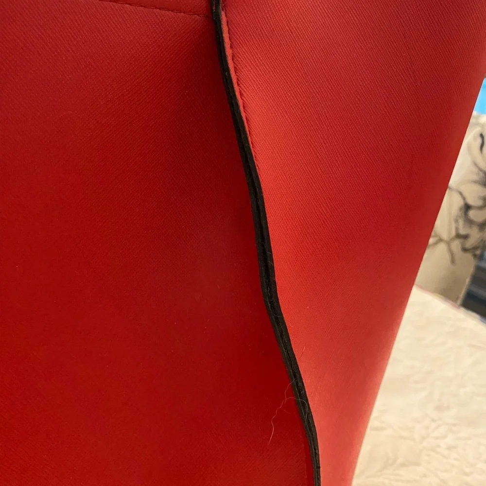 Elegant Red Tote Bag - Picture 5 of 8